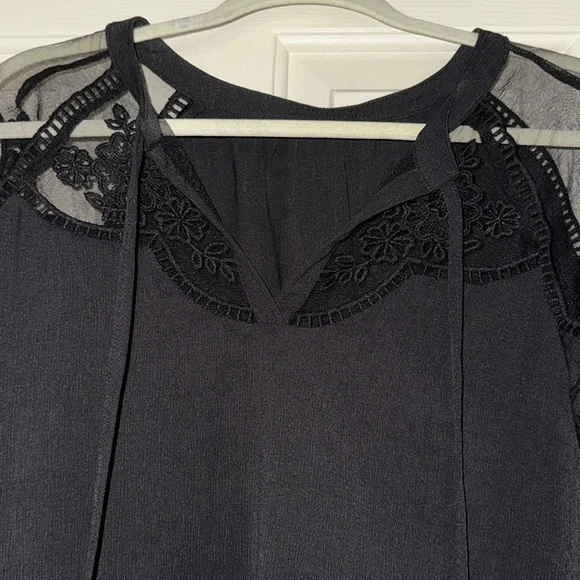 Elegant Black Lace Women's Top - Picture 5 of 6